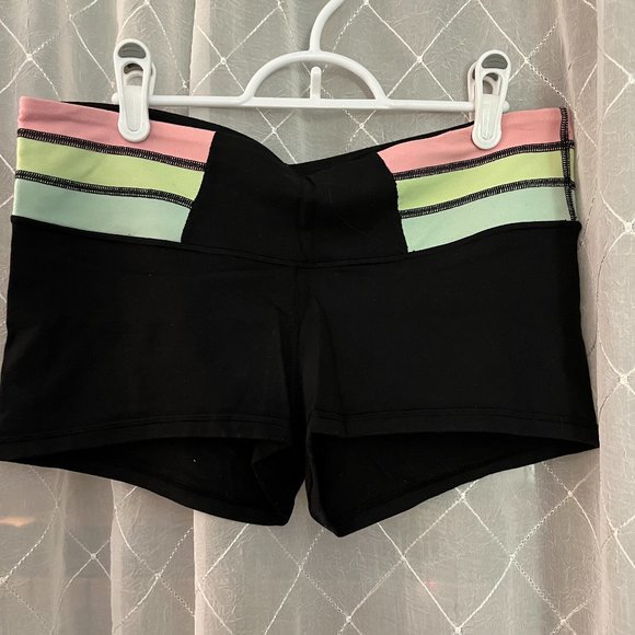 black lululemon shorts size 10 - Picture 1 of 2
